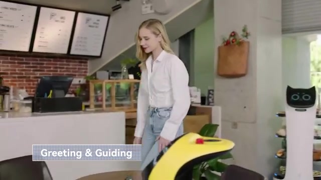 KettyBot Pro đón tiếp và dẫn đường khách