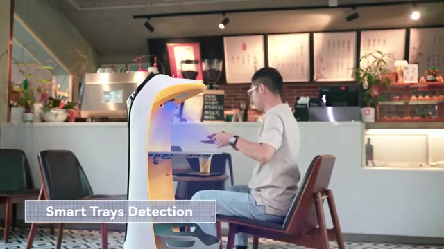 KettyBot Pro giao món tới bàn với khay nhận diện thông minh